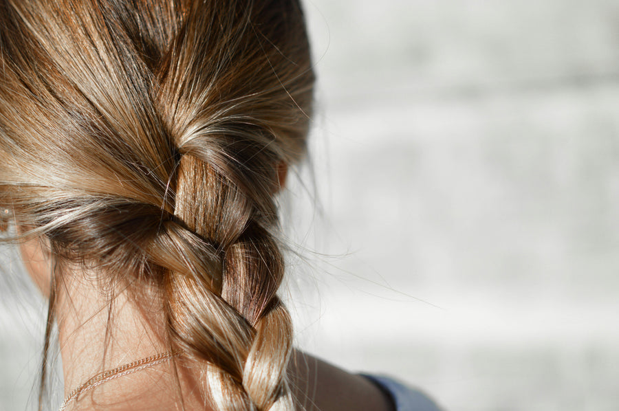 Biotinmangel: Wie du Symptome erkennst und was deine Haare wirklich stärkt
